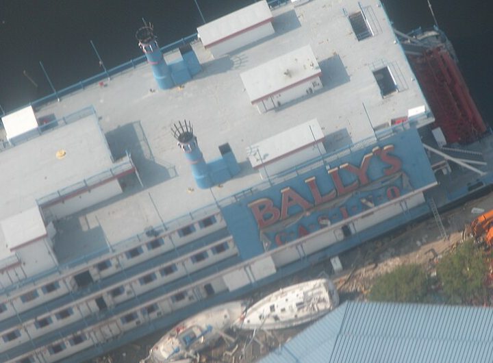 Bally's_Casino_New_Orleans_after_Hurricane_Katrina,_2005